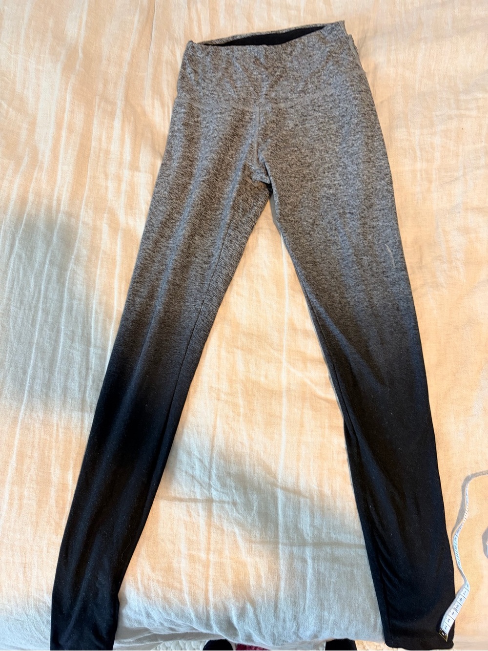 Beyond Yoga women Gray to Black Ombre Leggings